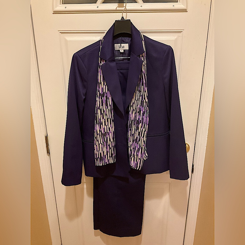 Le Suit Purple Pant Suit with Patterned Scarf  Size 14